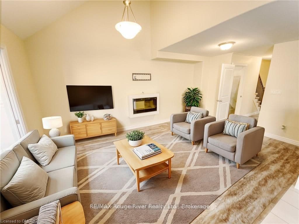 814 Broadway Boulevard, Peterborough, ON L3C 5M8