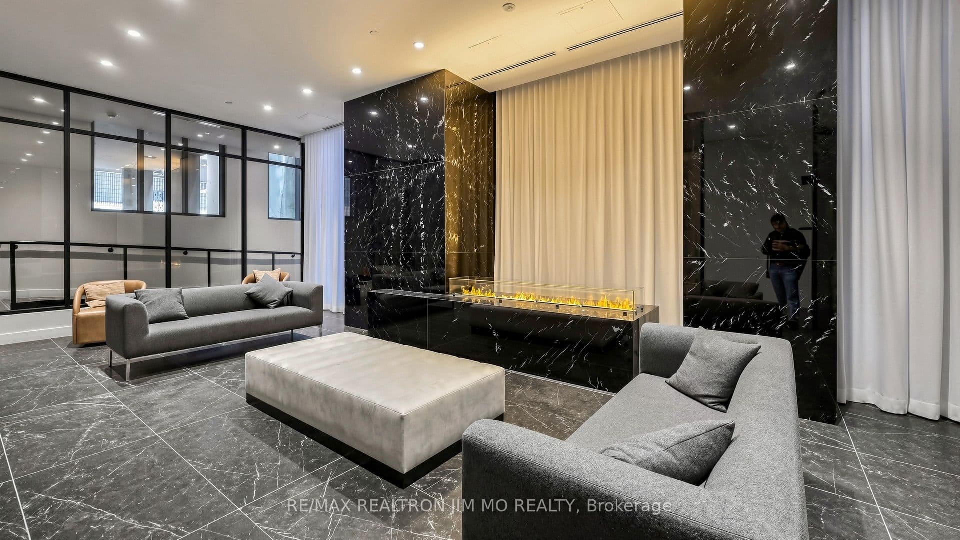 308 Jarvis Street 1812, Toronto, ON M5B 0E3