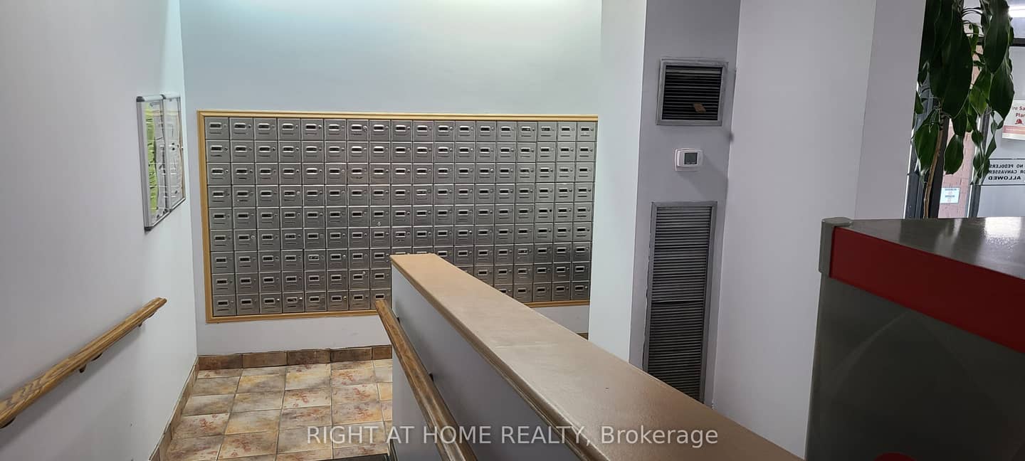 10 TAPSCOTT Road 405, Toronto, ON M1B 3L9