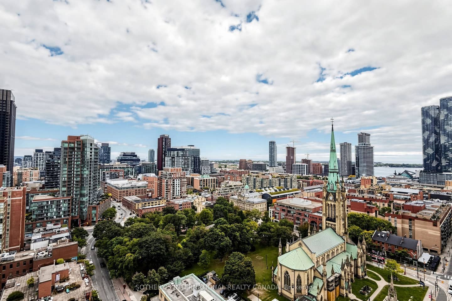 33 Lombard Street 2207, Toronto, ON M5C 3H8