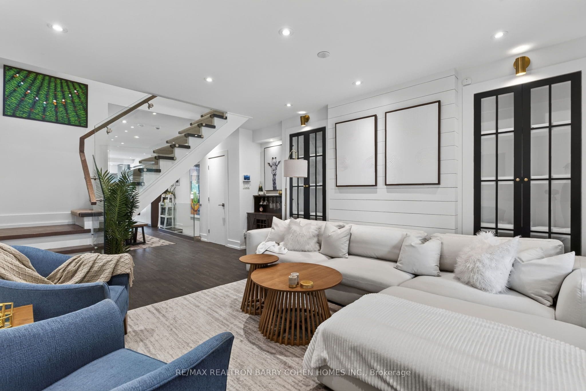 43 Helena Avenue, Toronto, ON M6G 2H3