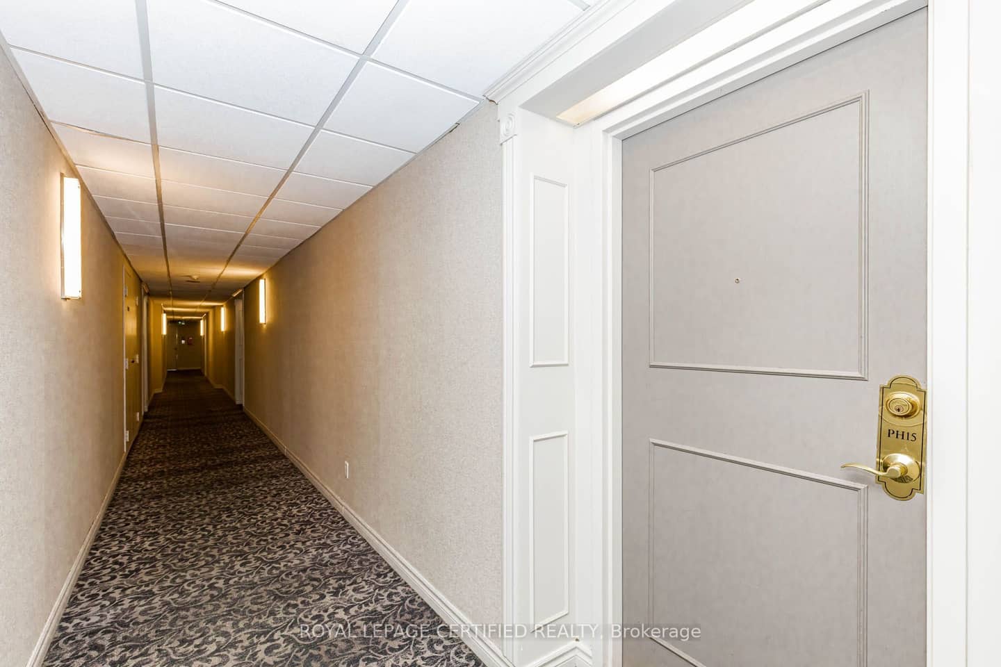 155 Hillcrest Avenue PH15, Mississauga, ON L5B 3Z2