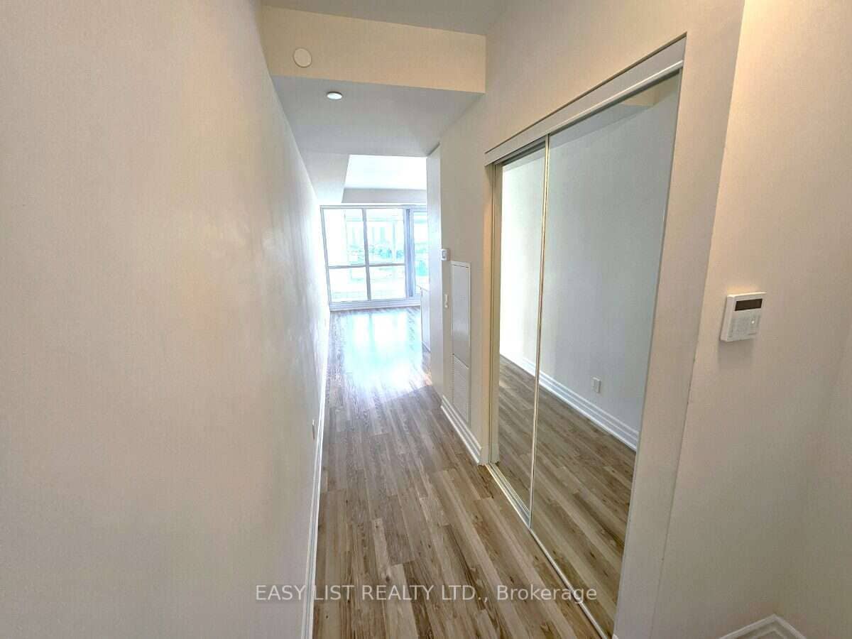 9075 Jane Street 706, Vaughan, ON L4K 0L7