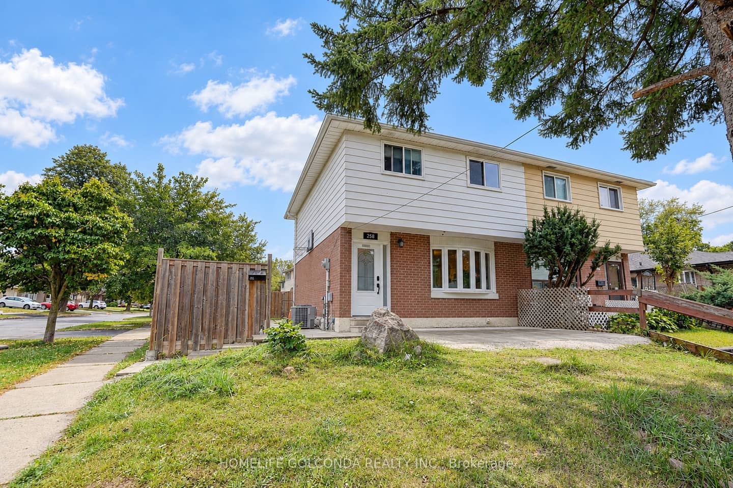 258 Hollyberry Trail, Toronto, ON M2H 2P4