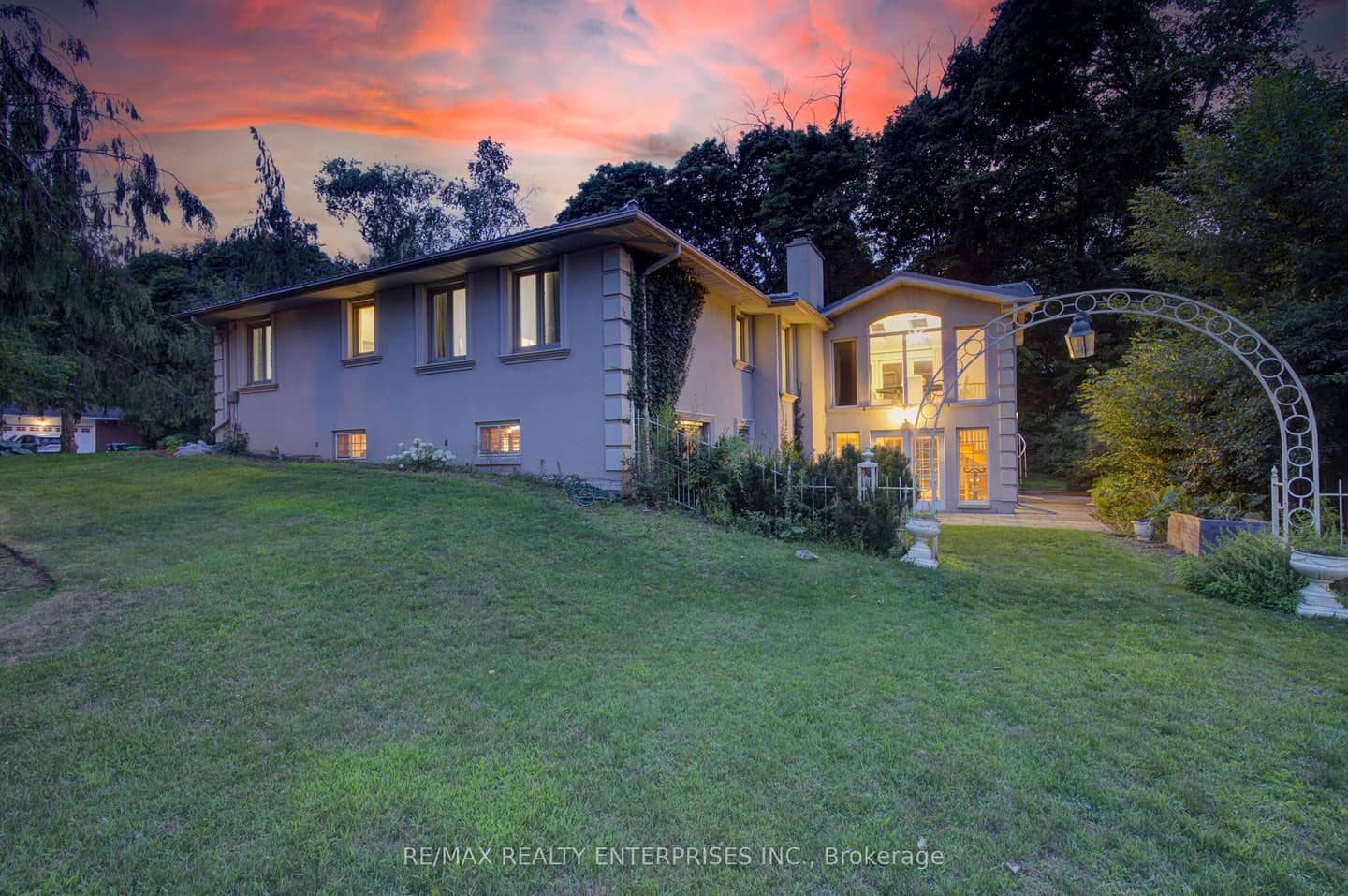 551 Cochise Crescent, Mississauga, ON L5H 1Y3