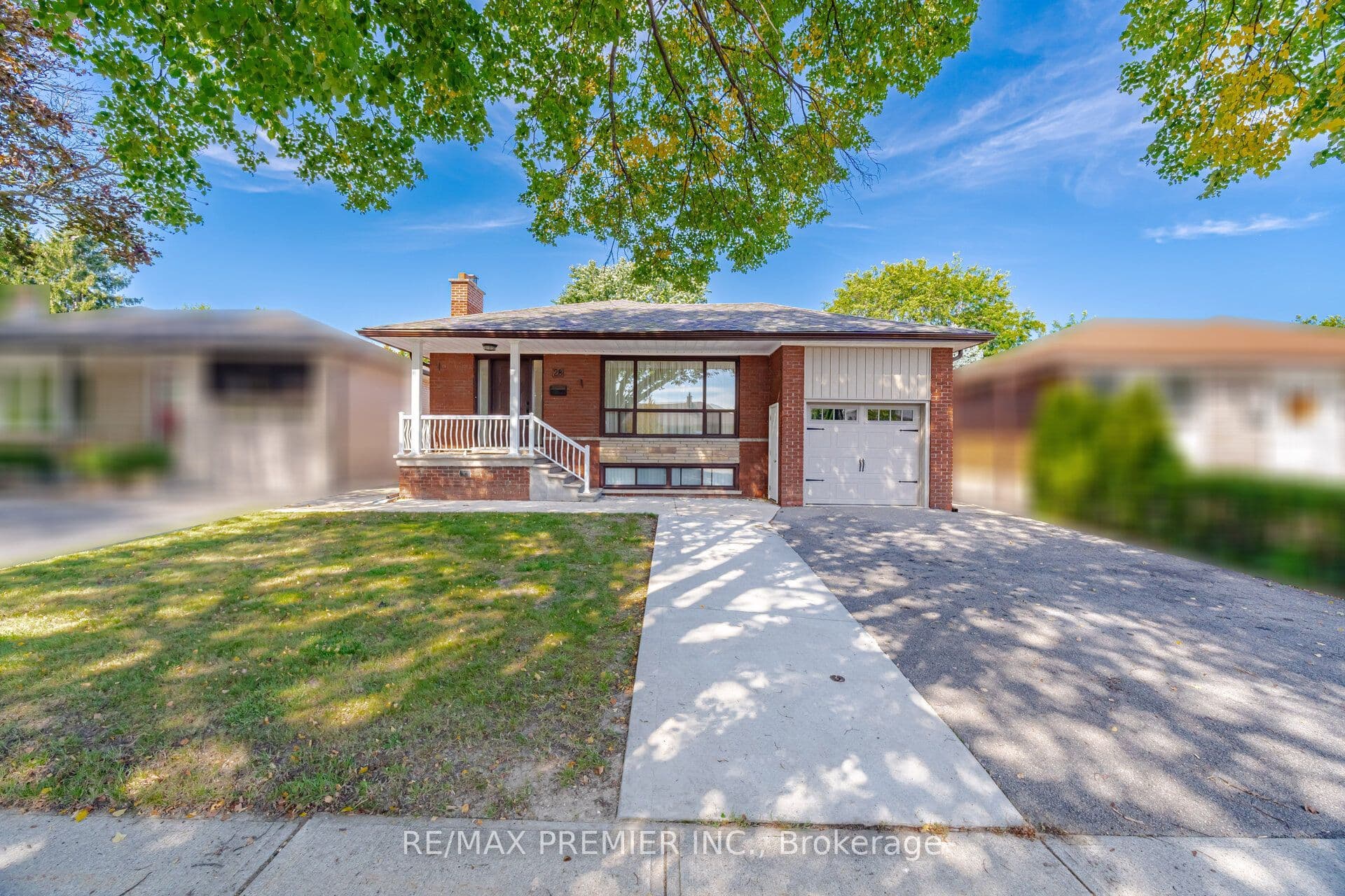 28 Landron Crescent, Toronto, ON M9P 1K7