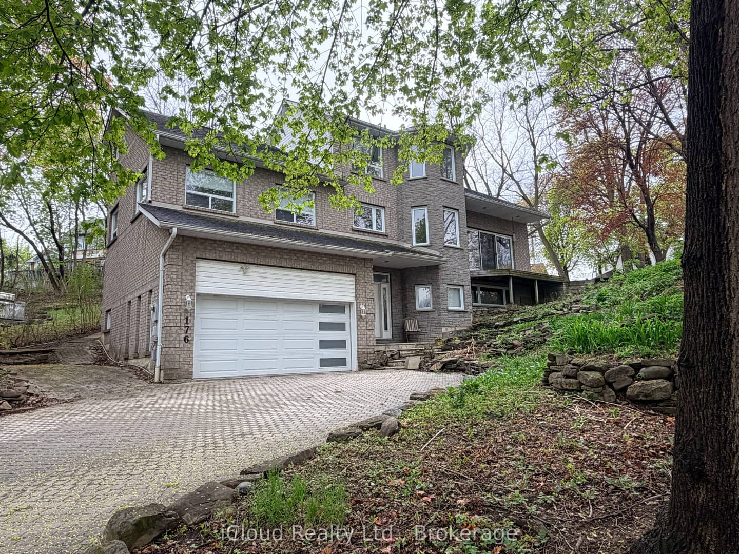 176 Wyndham Street, Mississauga, ON L5M 1N5