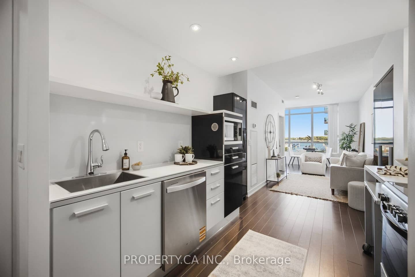 38 Dan Leckie Way 508, Toronto, ON M5V 2V6