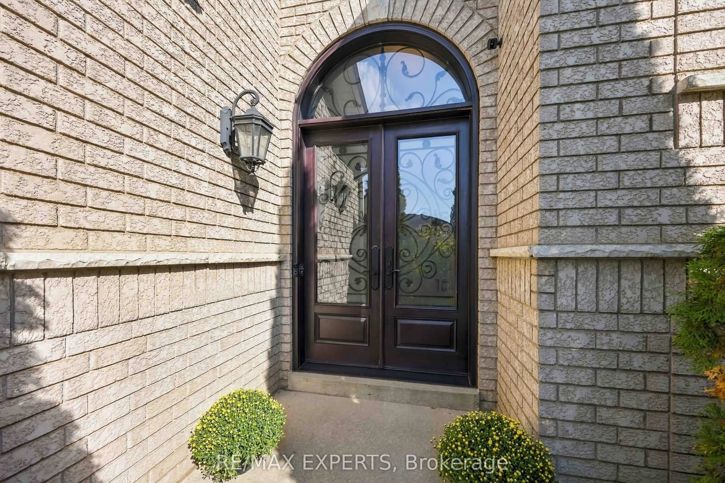 93 Velmar Drive, Vaughan, ON L4L 8W4