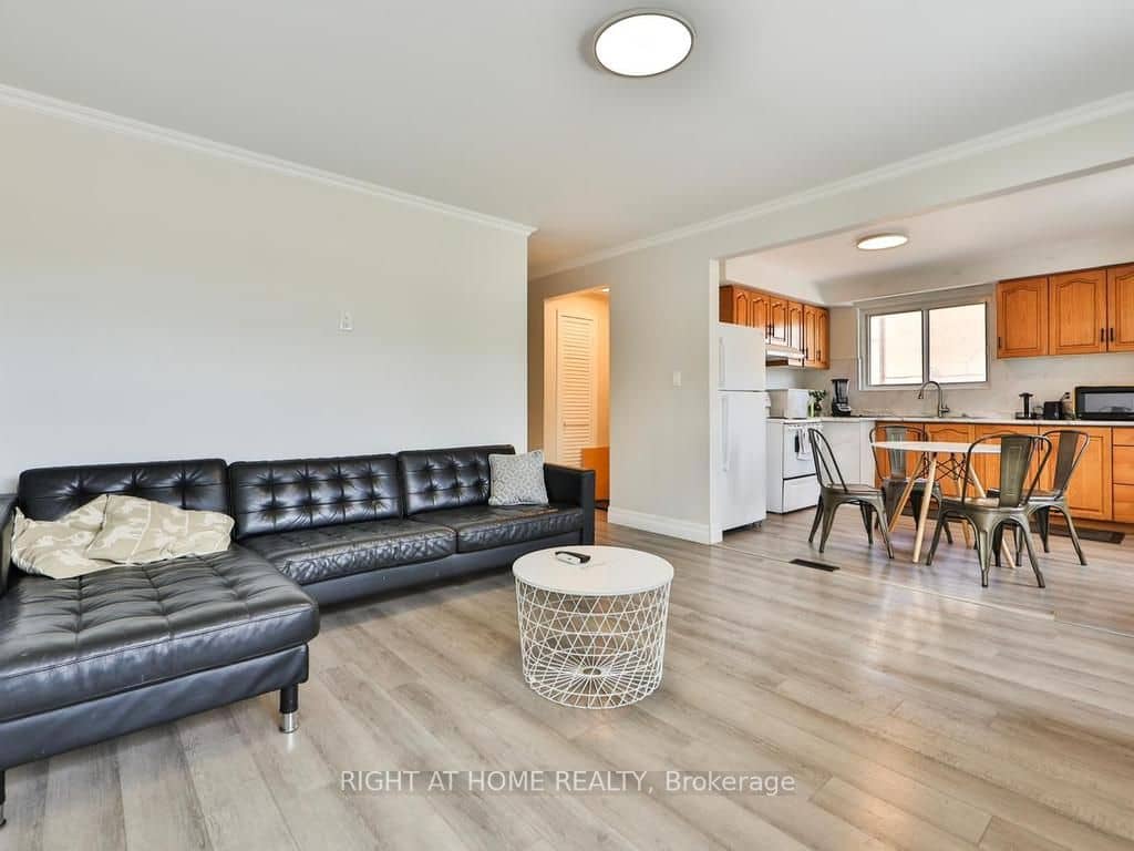 3174 Weston Road, Toronto, ON M9M 2T6