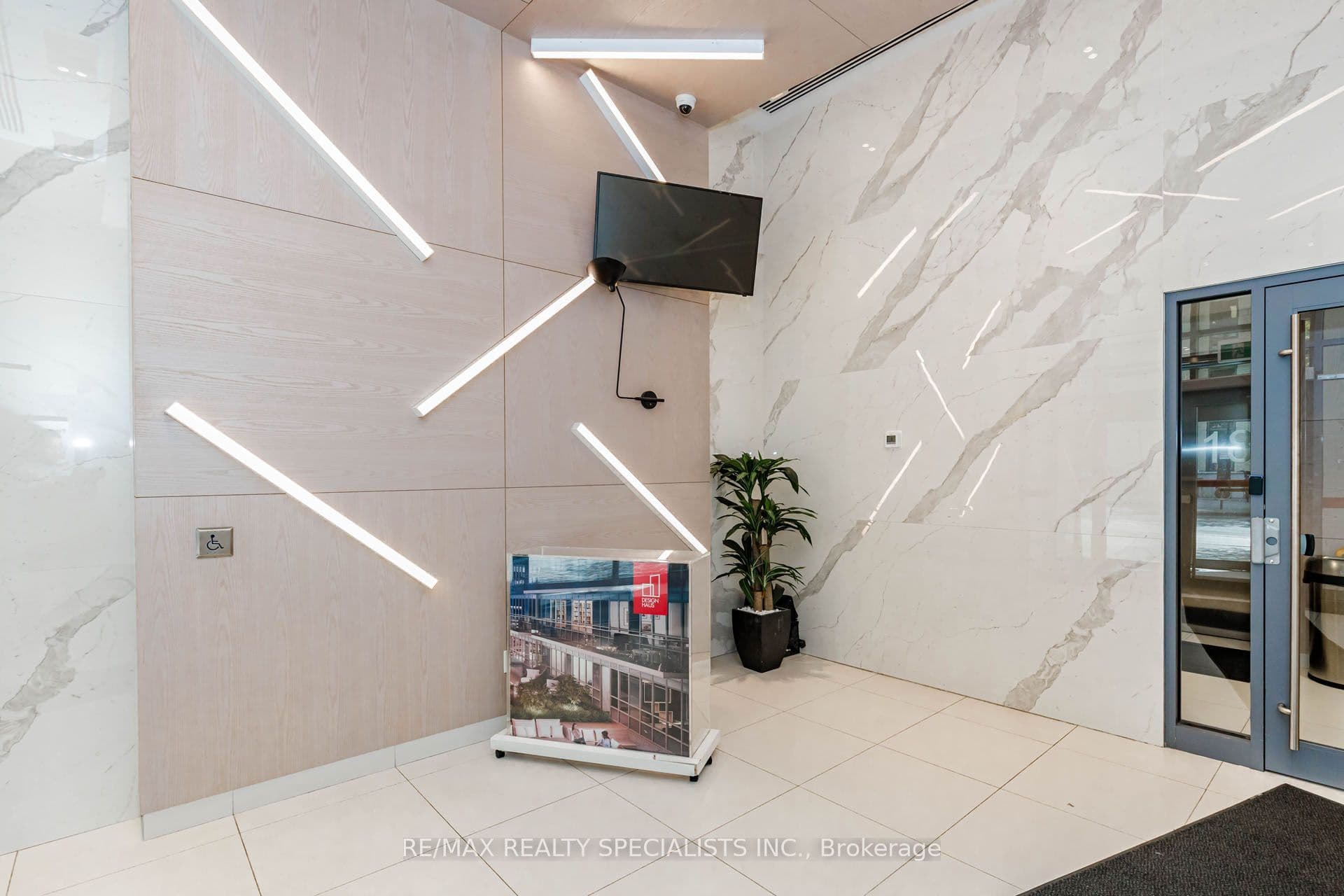 181 Huron Street 604, Toronto, ON M5T 0C1
