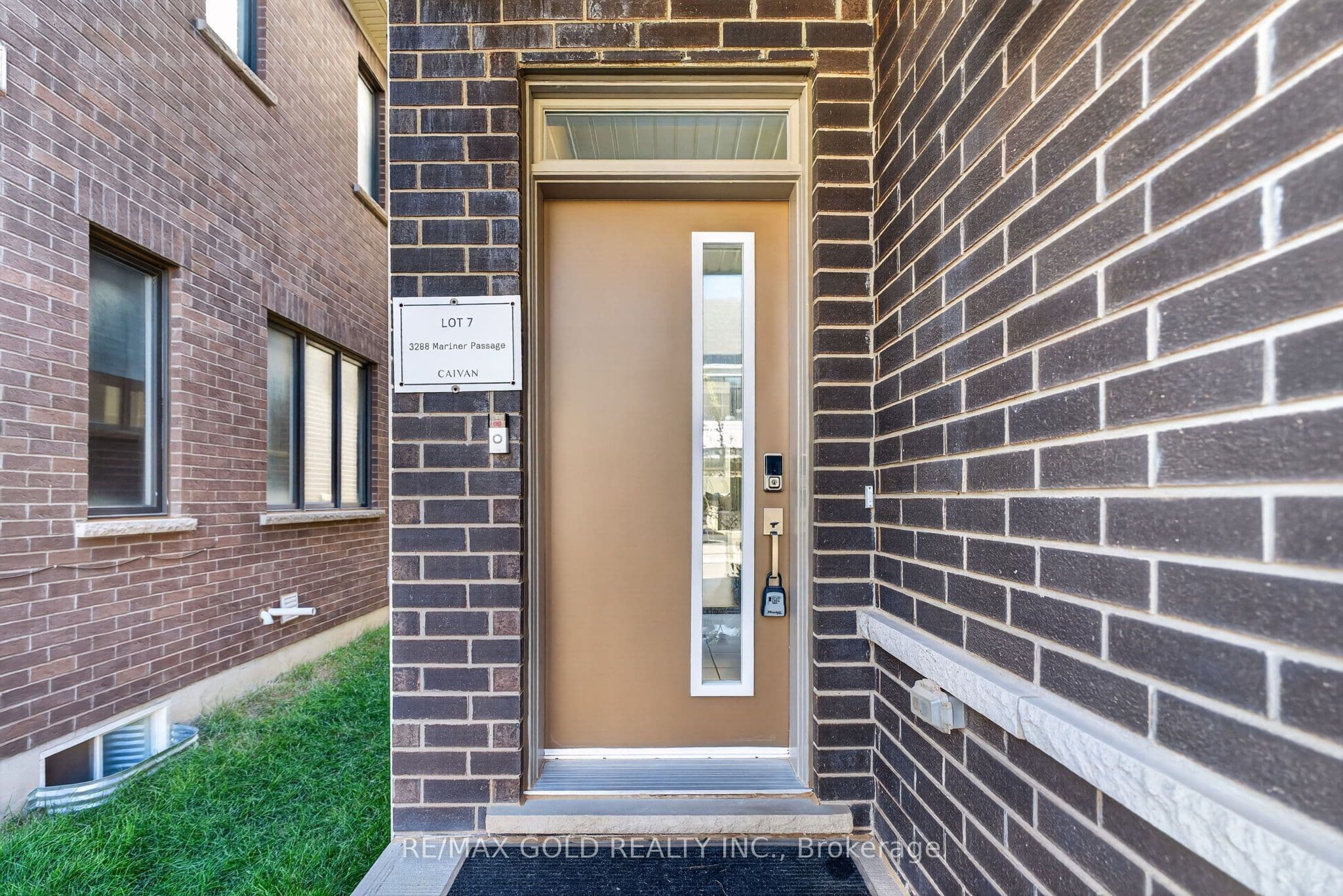 3288 Mariner Pass, Oakville, ON L6M 4K1