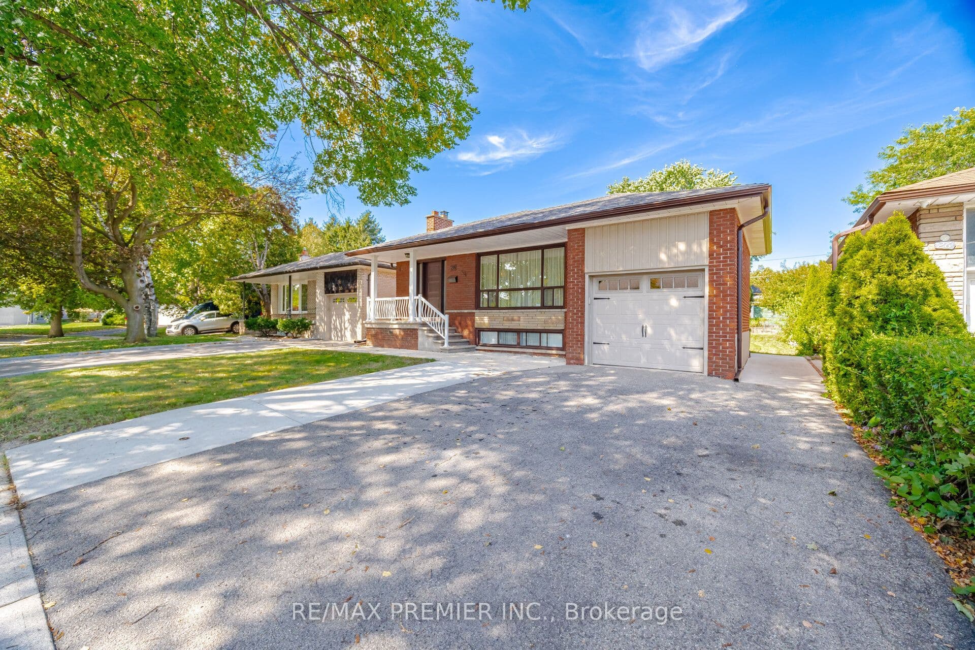 28 Landron Crescent, Toronto, ON M9P 1K7