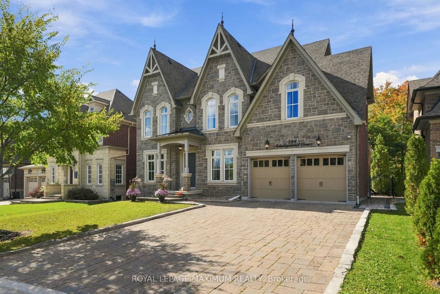 124 Annsleywood Court, Vaughan, ON L4H 4G6