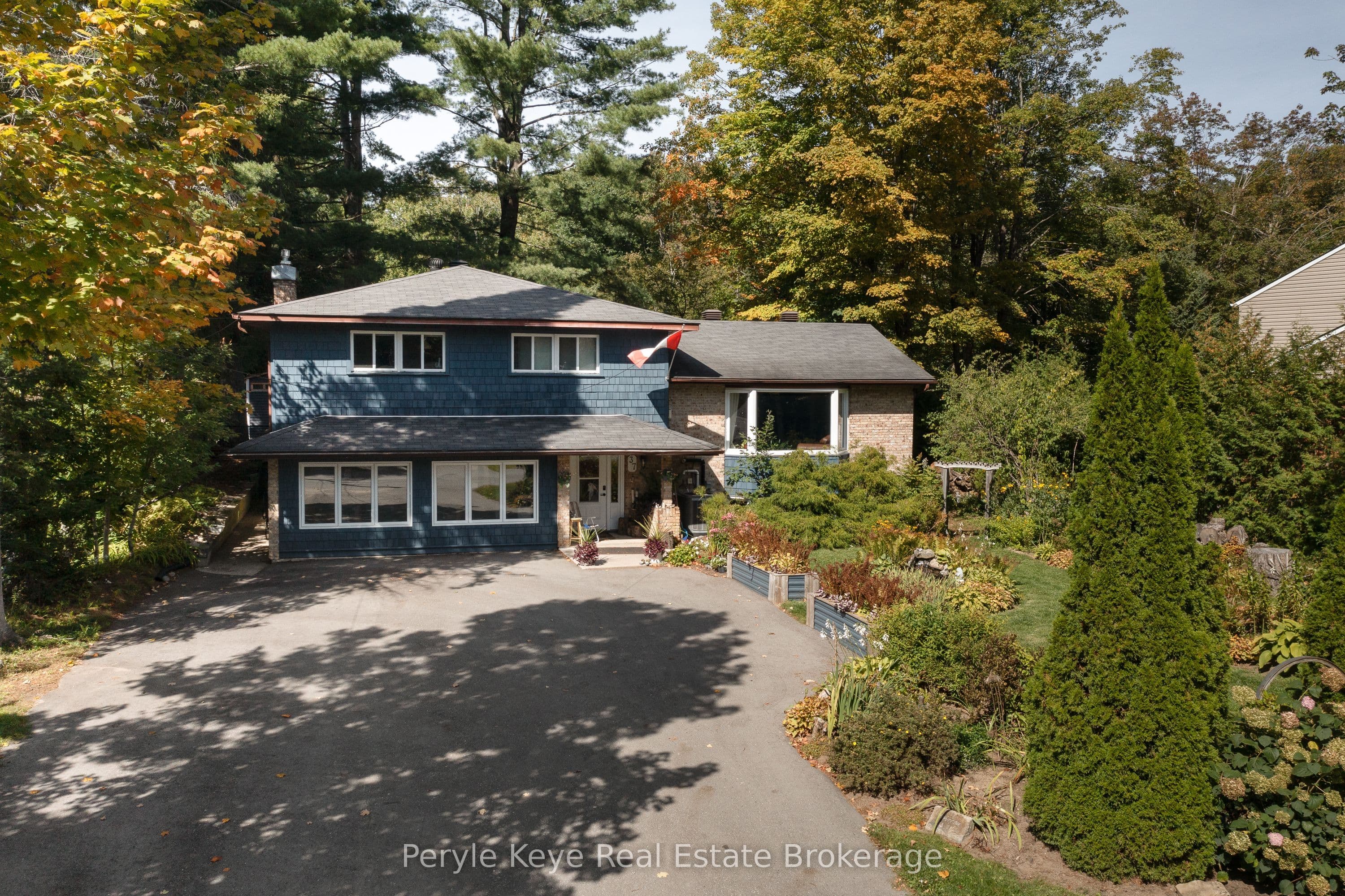 37 Woodland Drive, Bracebridge, ON P1L 1M3