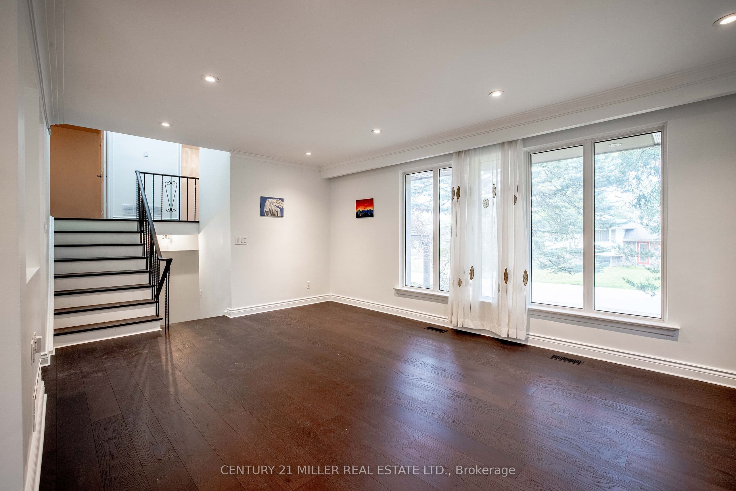 2039 Wakely Street, Oakville, ON L6L 2K3