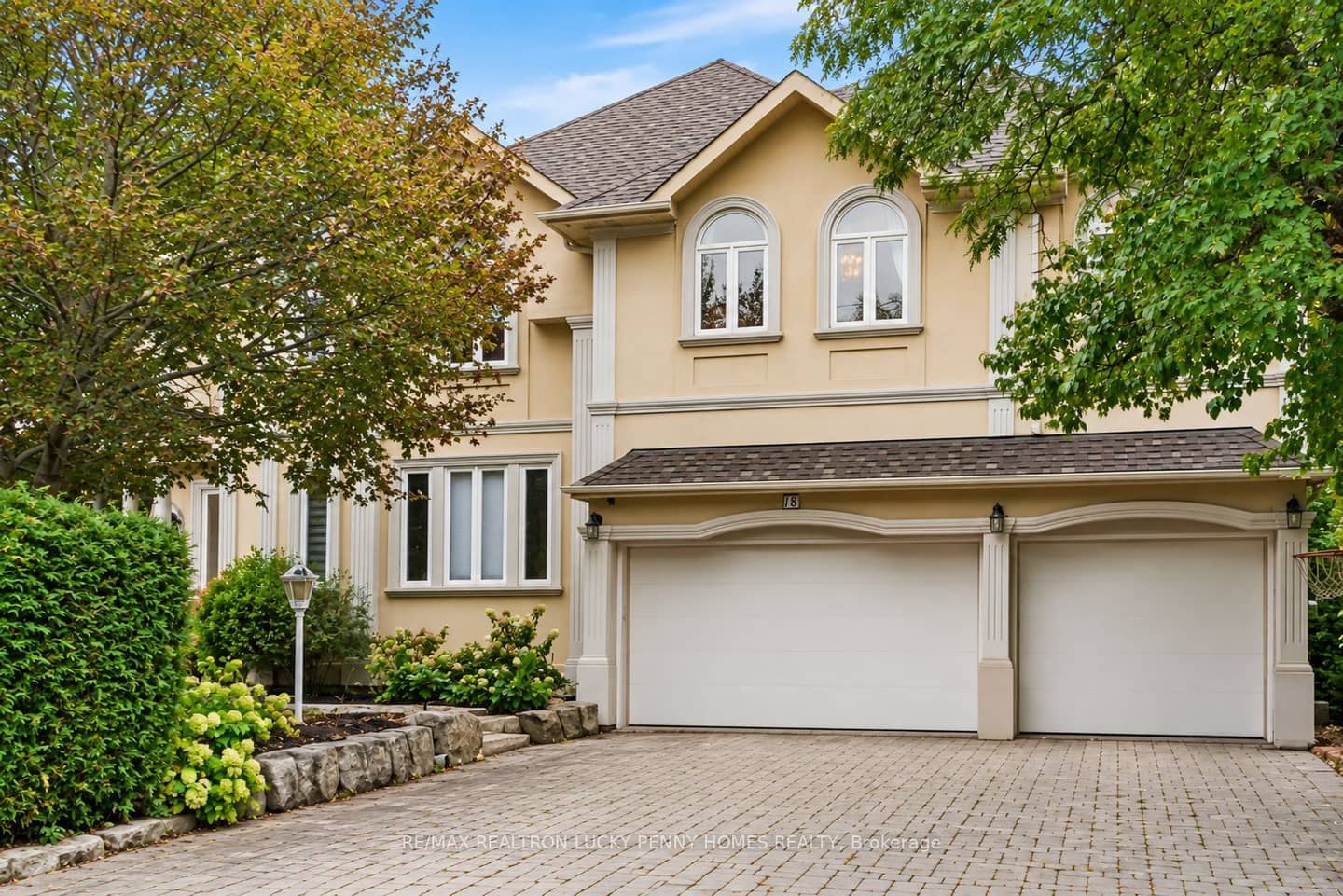 18 Donna Mae Crescent, Vaughan, ON L4J 1Z8