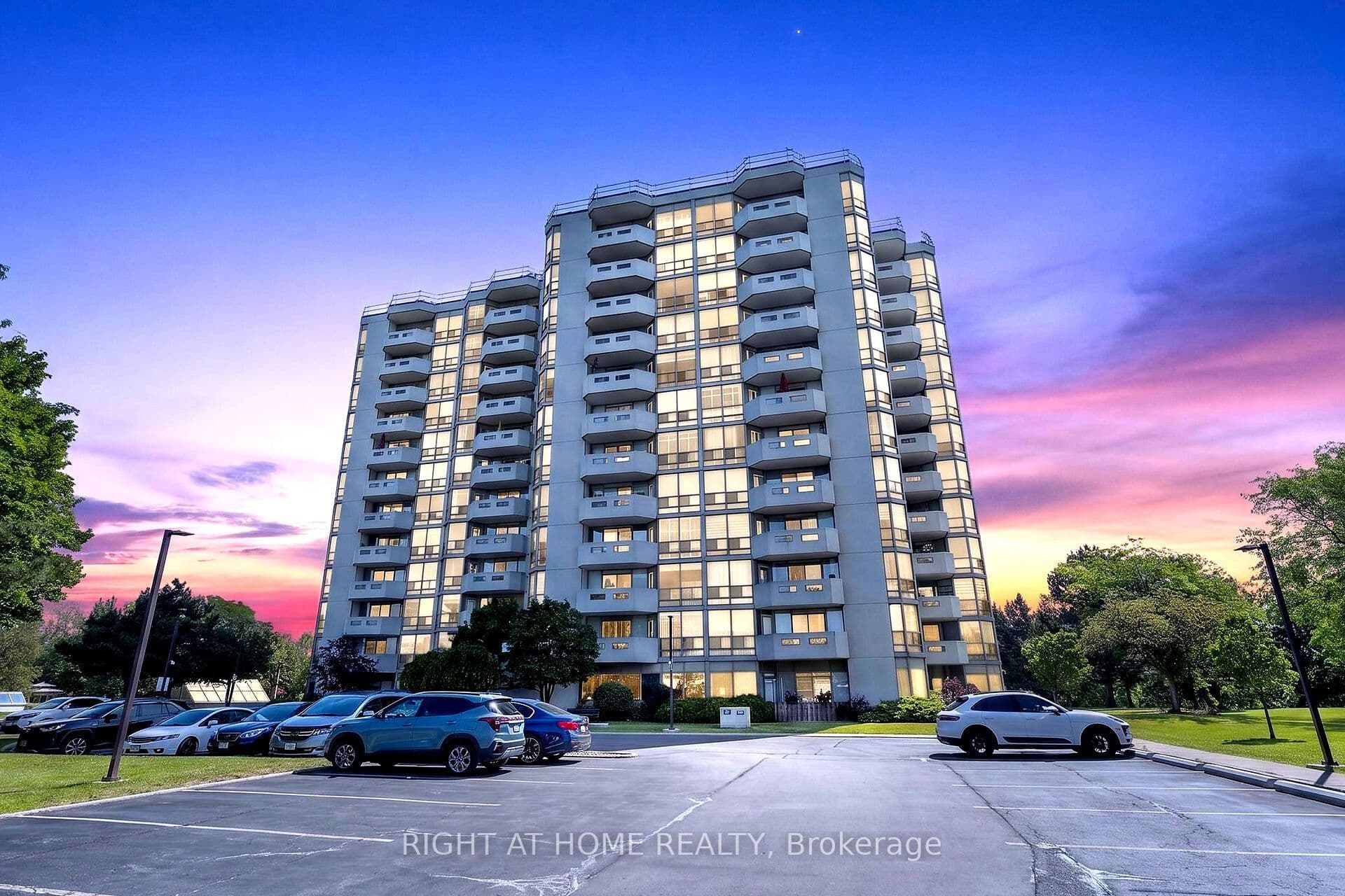 5080 Pinedale Avenue 306, Burlington, ON L7L 5V7