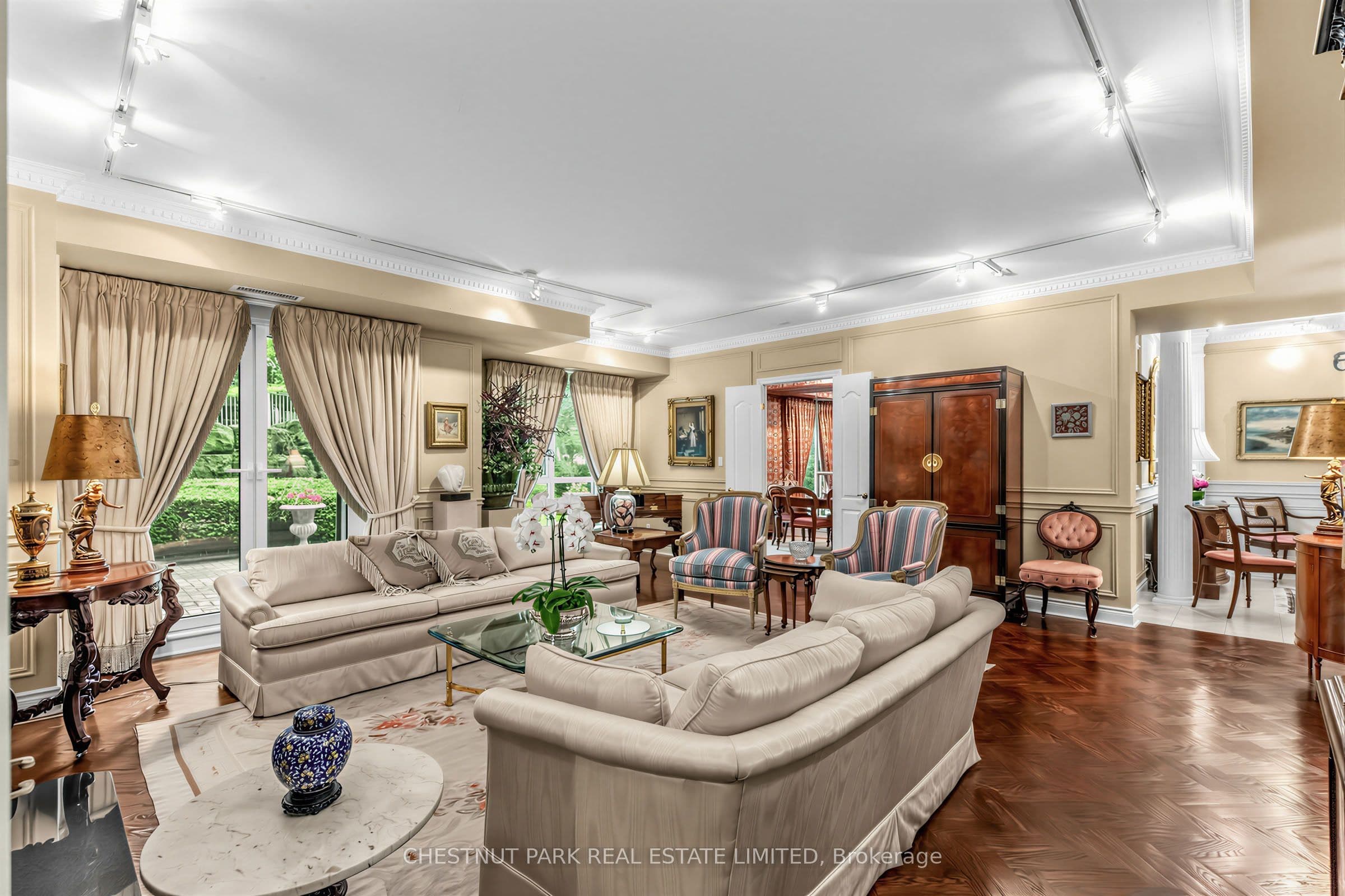 11 William Carson Crescent 102, Toronto, ON M2P 2G1