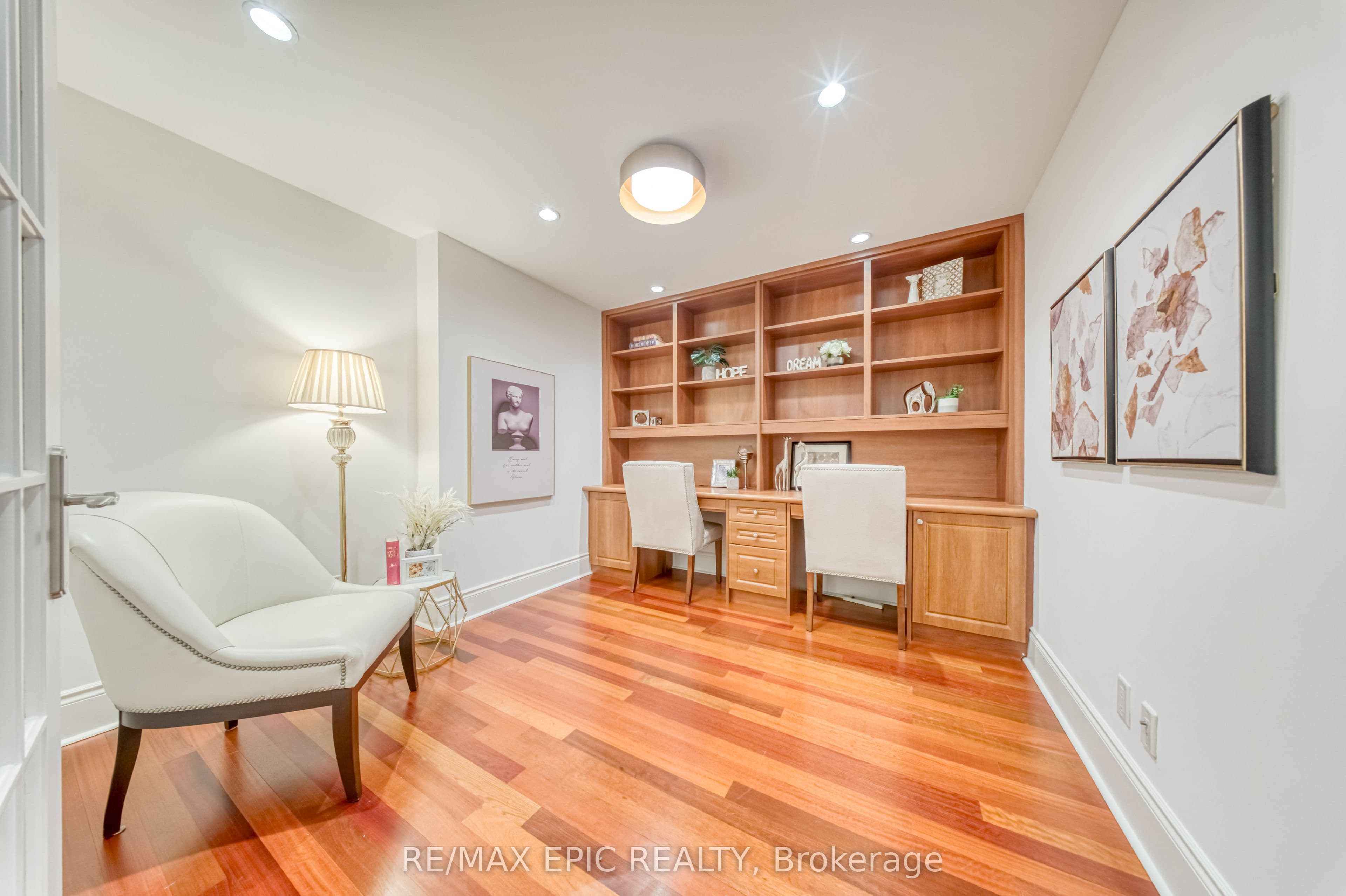 7071 Bayview Avenue 211, Markham, ON L3T 7Y8