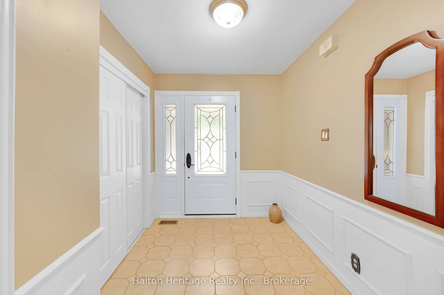 588 Louise Drive, Burlington, ON L7L 2T9
