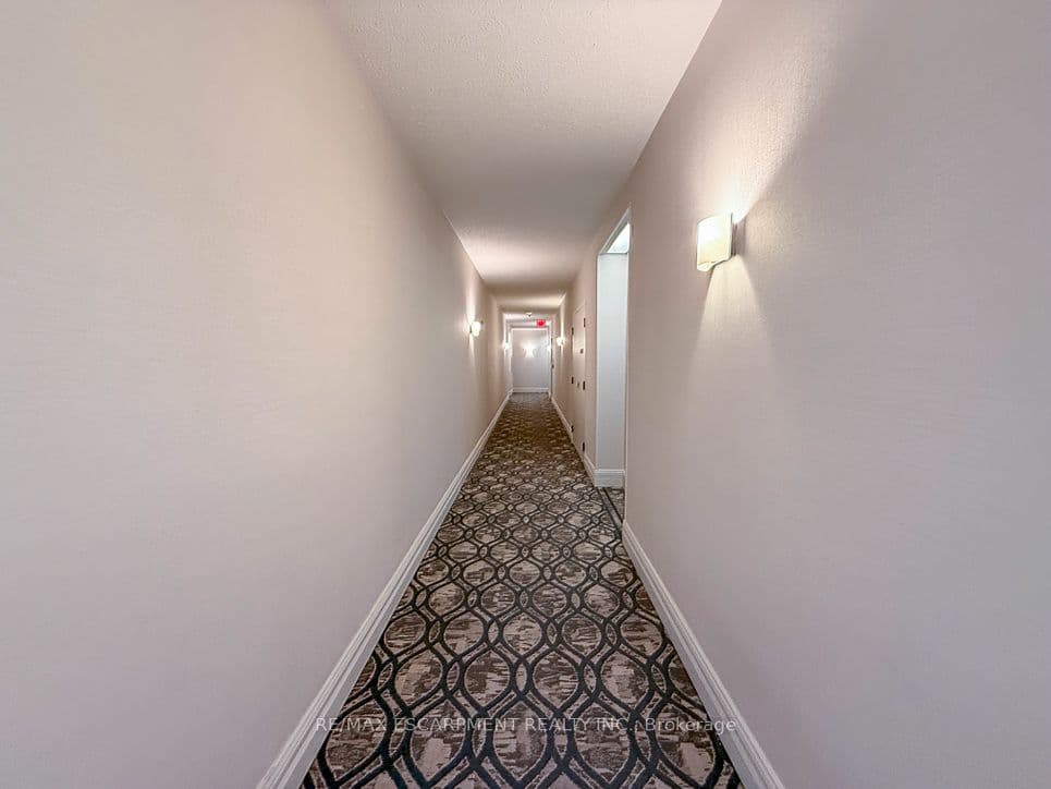 35 Kingsbridge Garden Circle 2706, Mississauga, ON L5R 3Z3