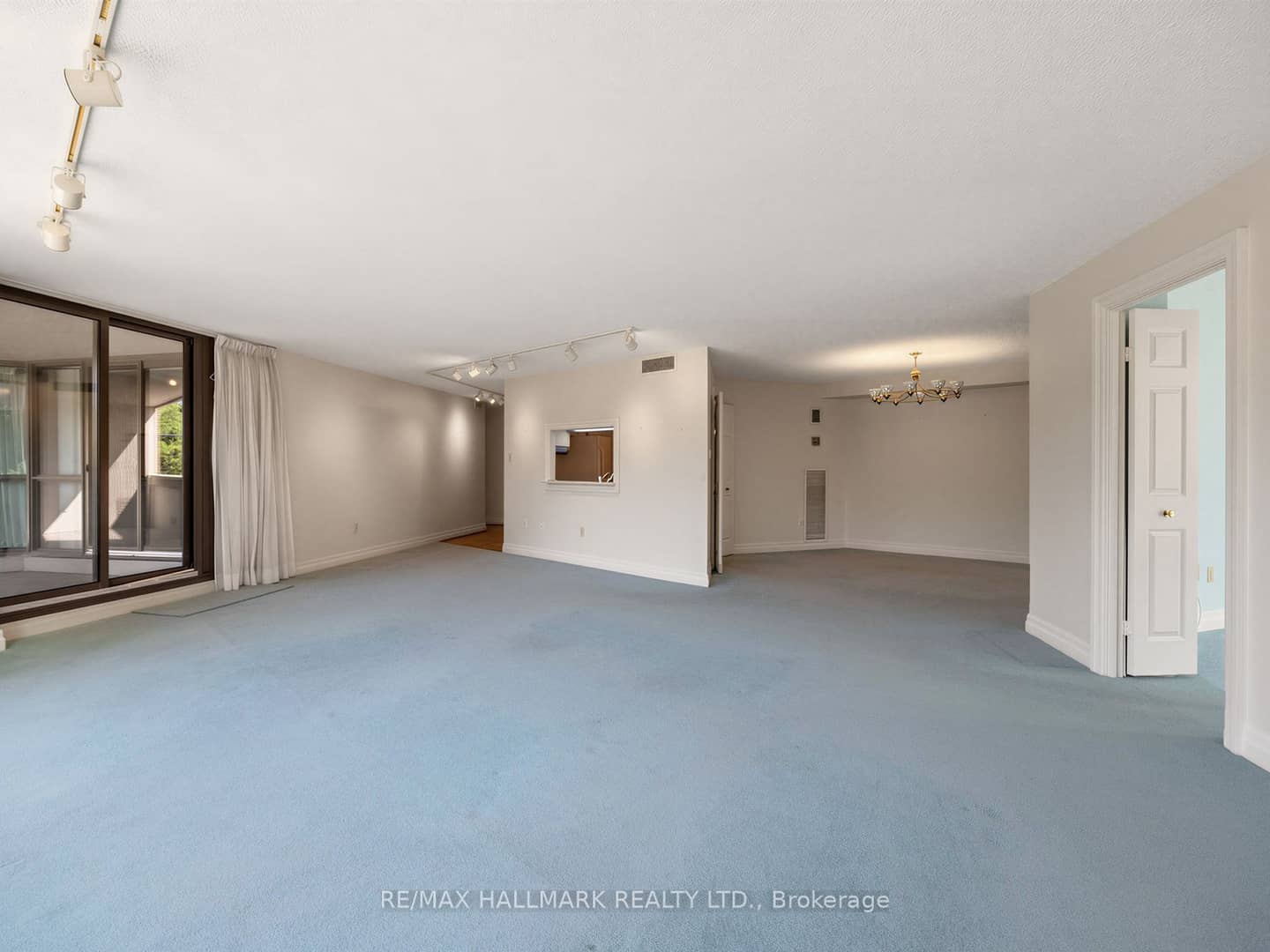 2010 Islington Avenue 301, Toronto, ON M9P 3S8