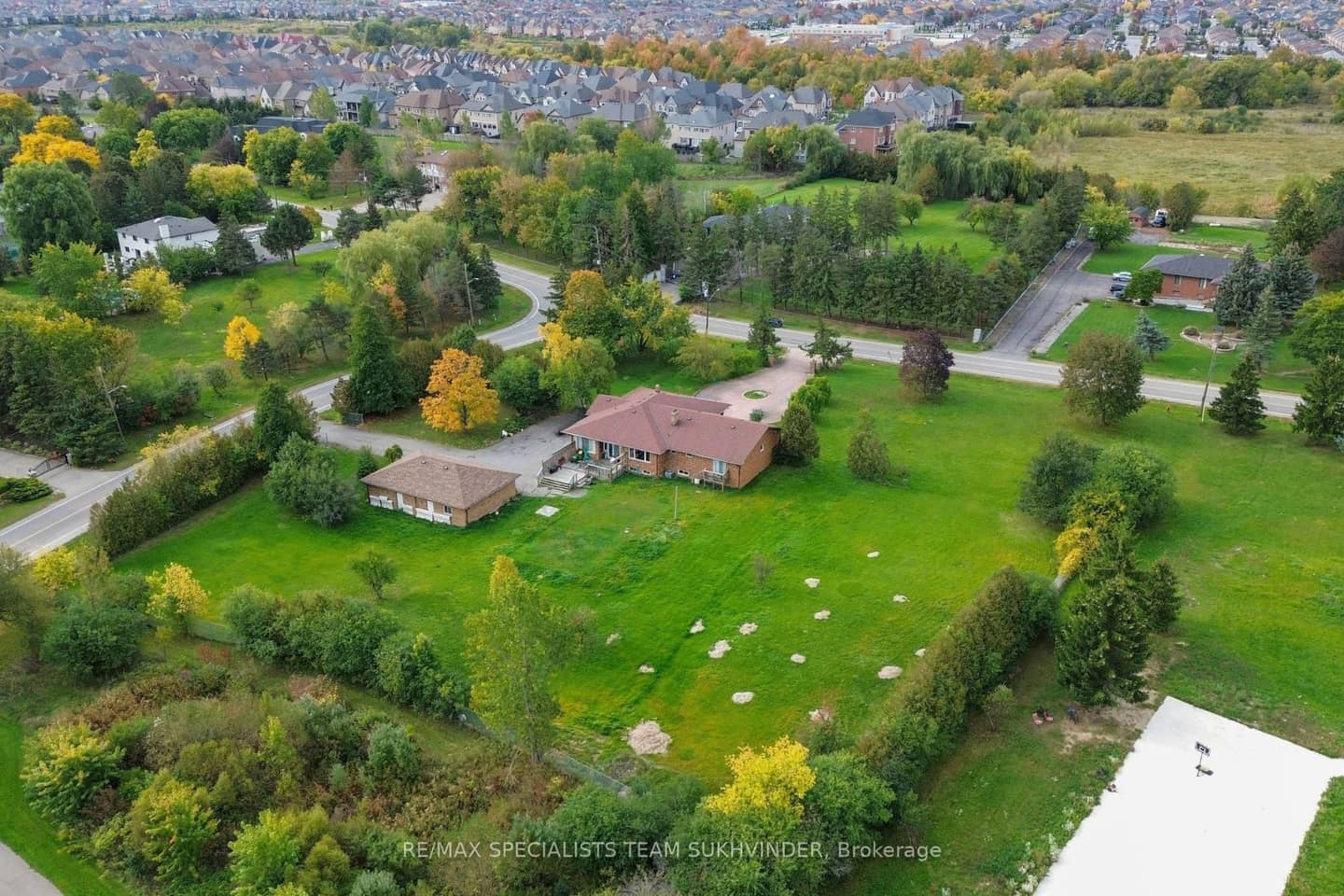 11 Julian Drive, Brampton, ON L6P 0L3