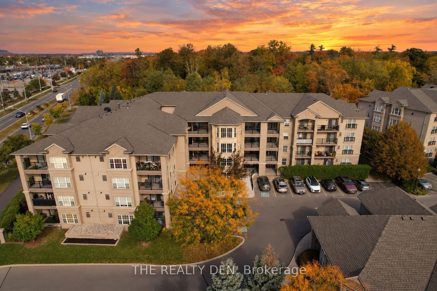2085 Appleby Line 103, Burlington, ON L7L 7H4