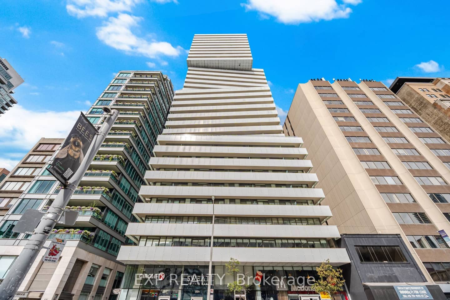 200 Bloor Street W 1203, Toronto, ON M5S 1T8