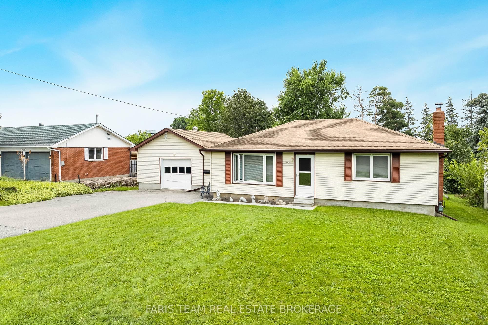 207 Warnica Road, Barrie, ON L4N 3Z2