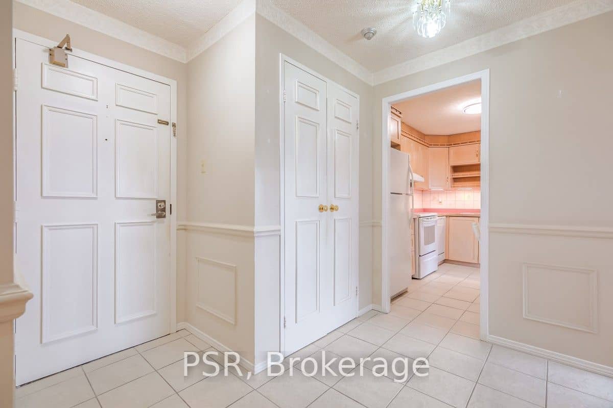 3695 Kaneff Crescent 612, Mississauga, ON L5A 4B6