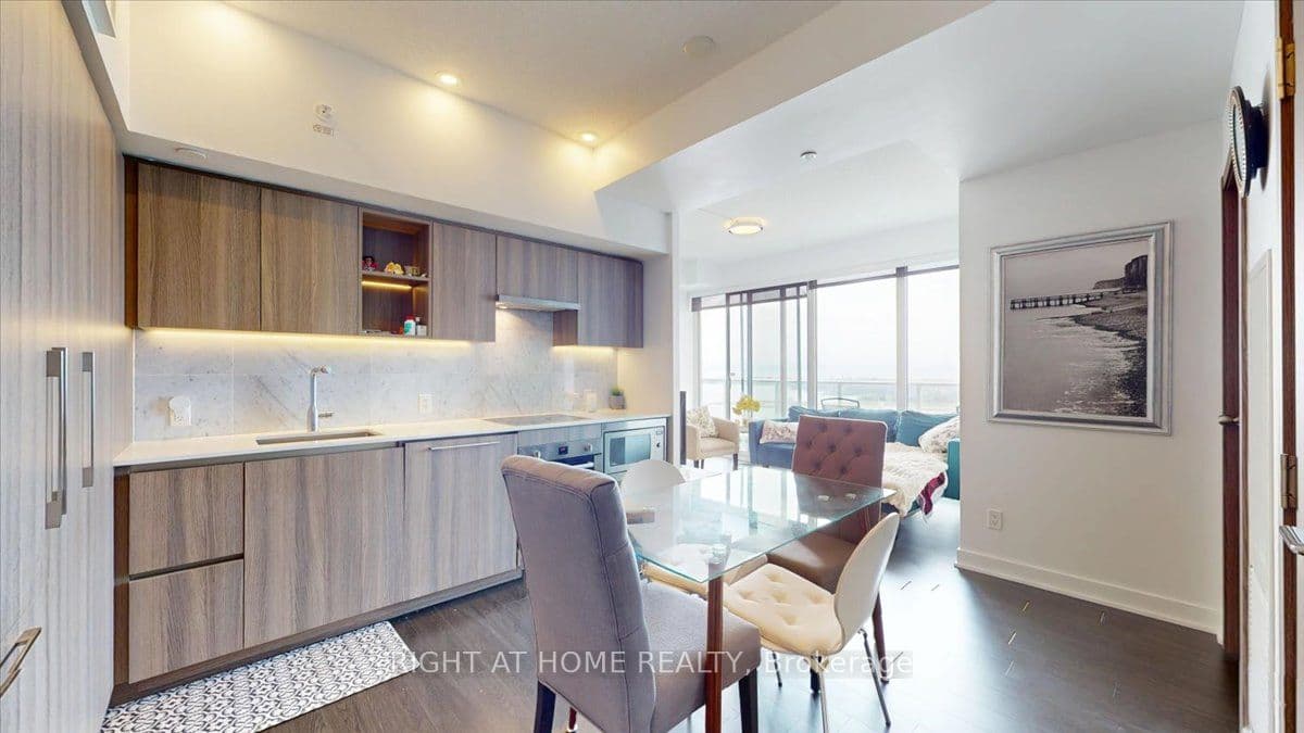 19 Bathurst Street 3011, Toronto, ON M5V 0N2