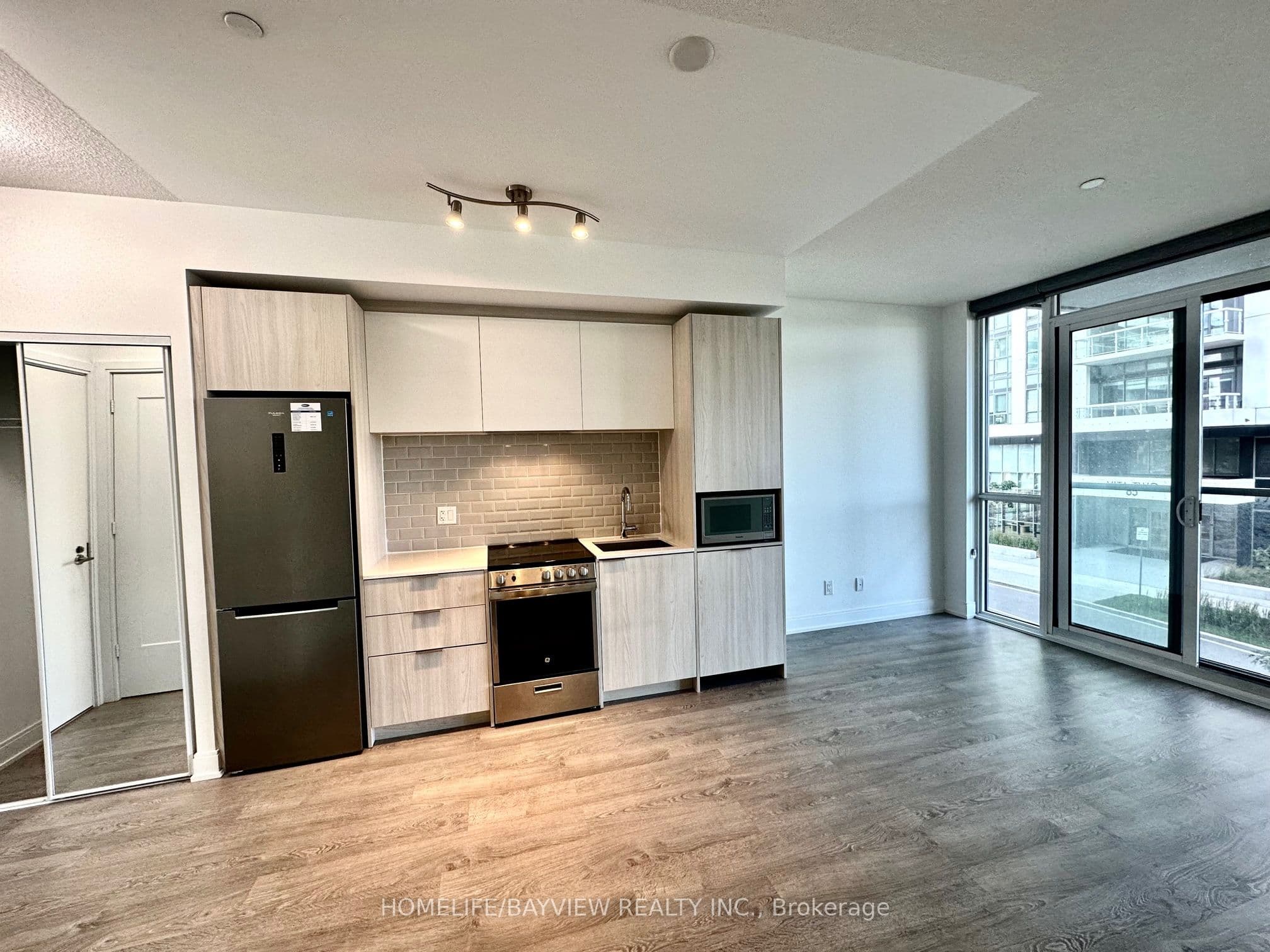 70 Annie Craig Drive MZ 01, Toronto, ON M8V 0G2