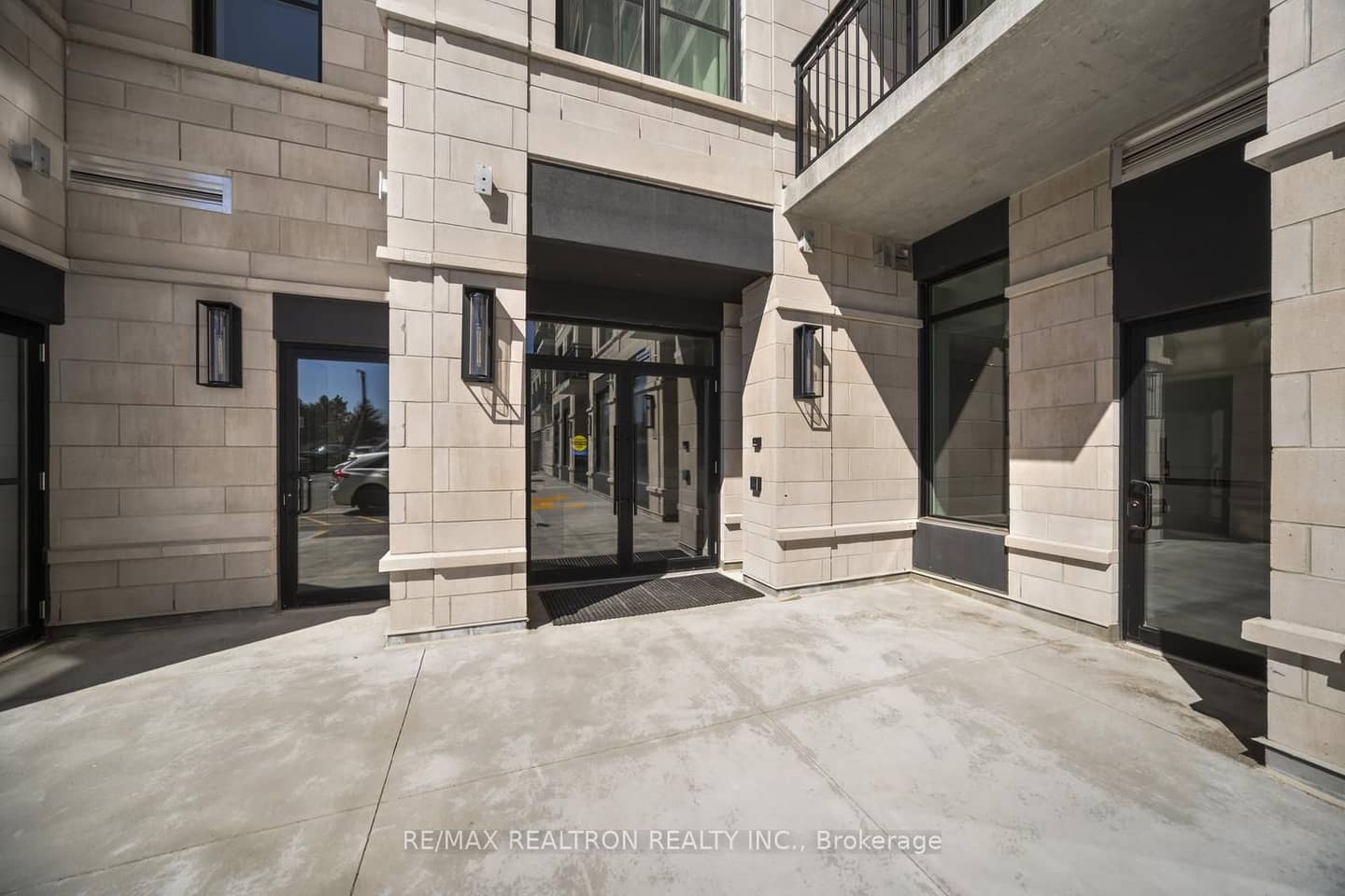 5917 Main Street Ph811, Whitchurch-Stouffville, ON L4A 5G4