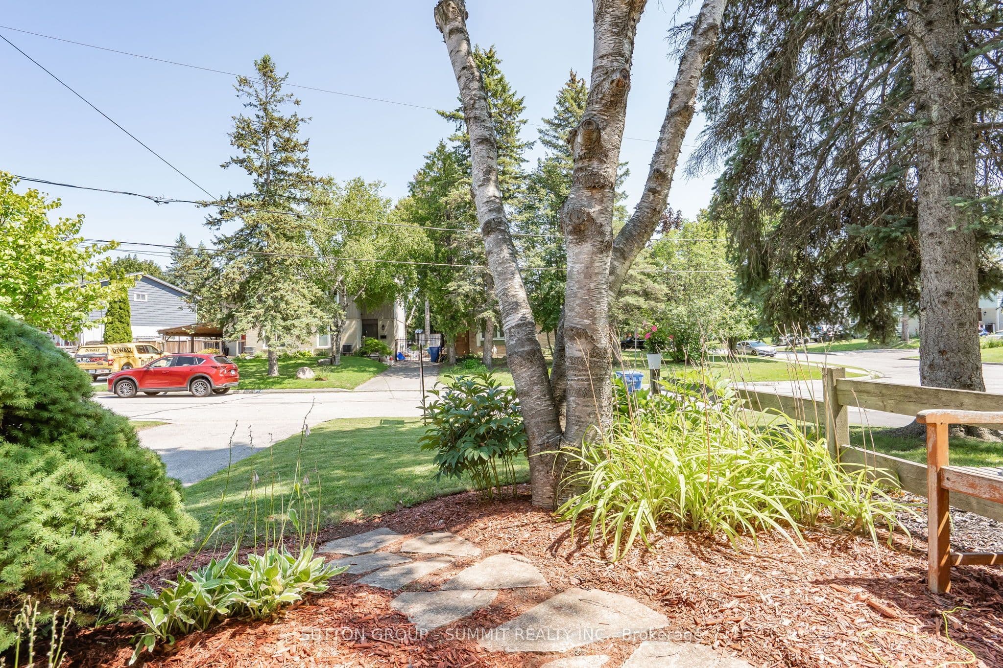 306 OAKWOOD Court, Newmarket, ON L3Y 3C8