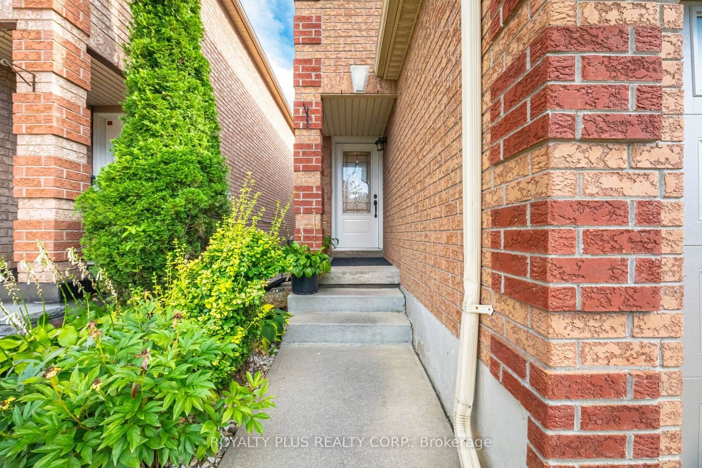 77 Arthurs Crescent, Brampton, ON L6Y 4Y3