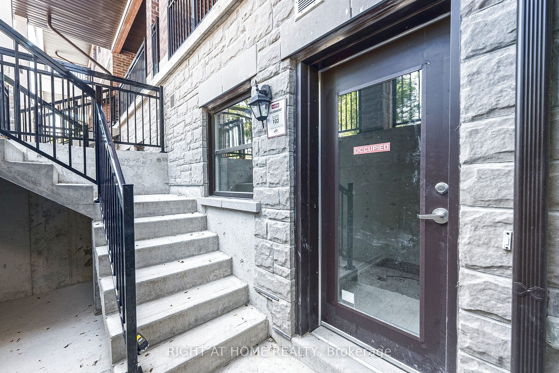 15100 Yonge Street 102, Aurora, ON L4G 4C8