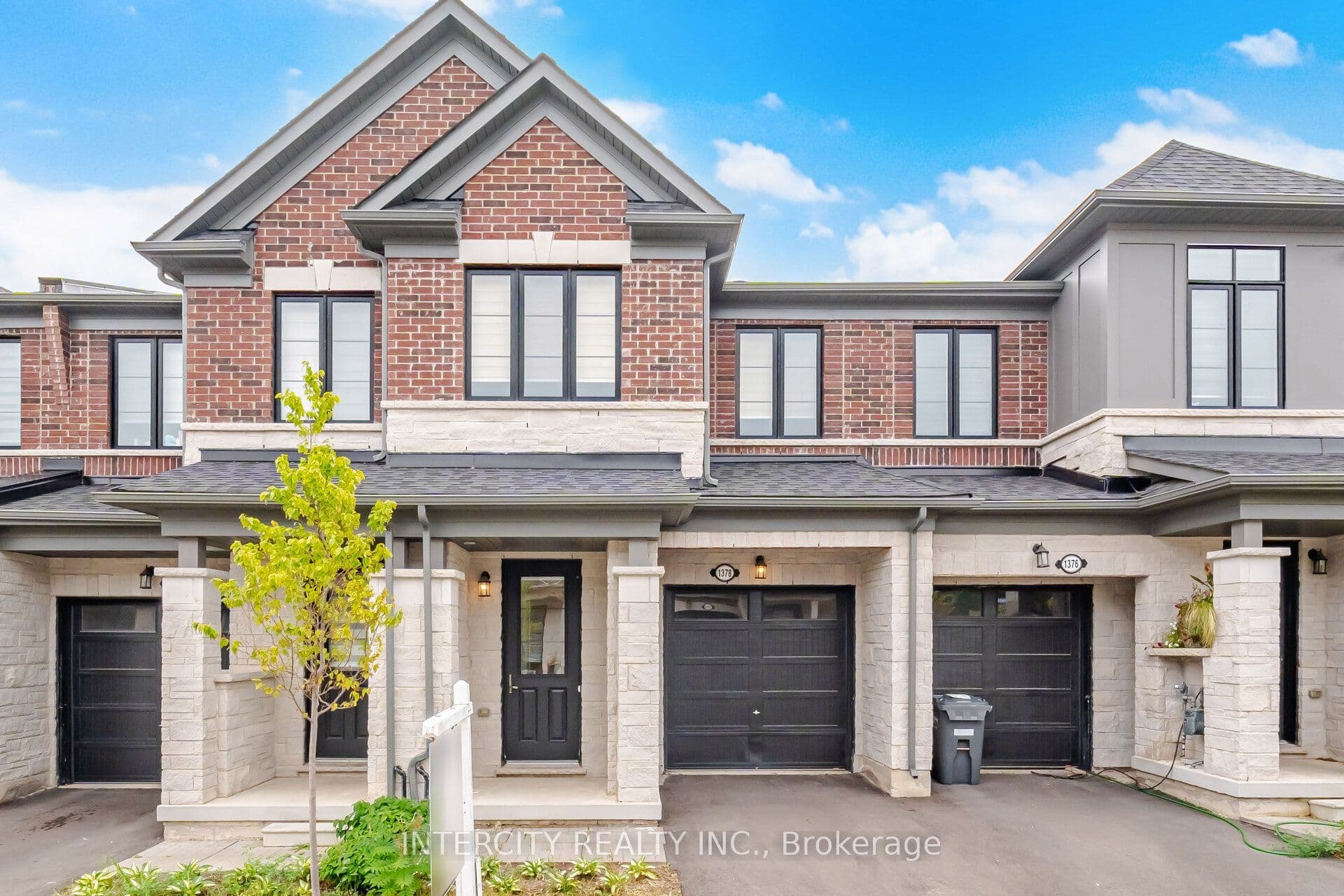 1378 National Common, Burlington, ON L7P 0Y6