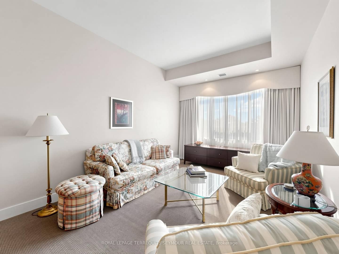 562 Eglinton Avenue E 401, Toronto, ON M4P 1P1