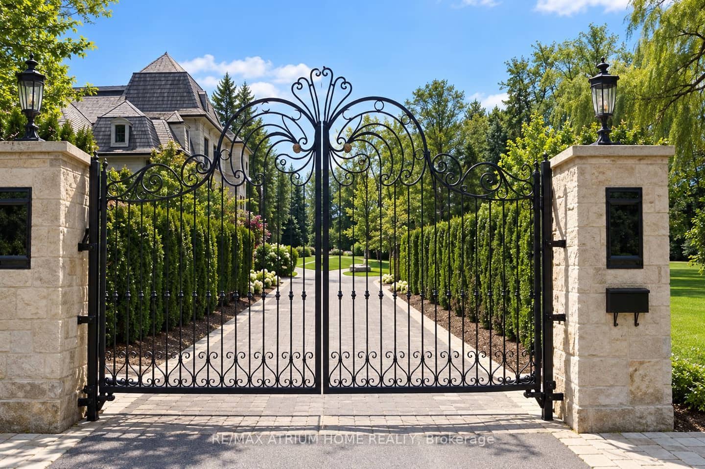 9 Legacy Court, Toronto, ON M2L 2Y7