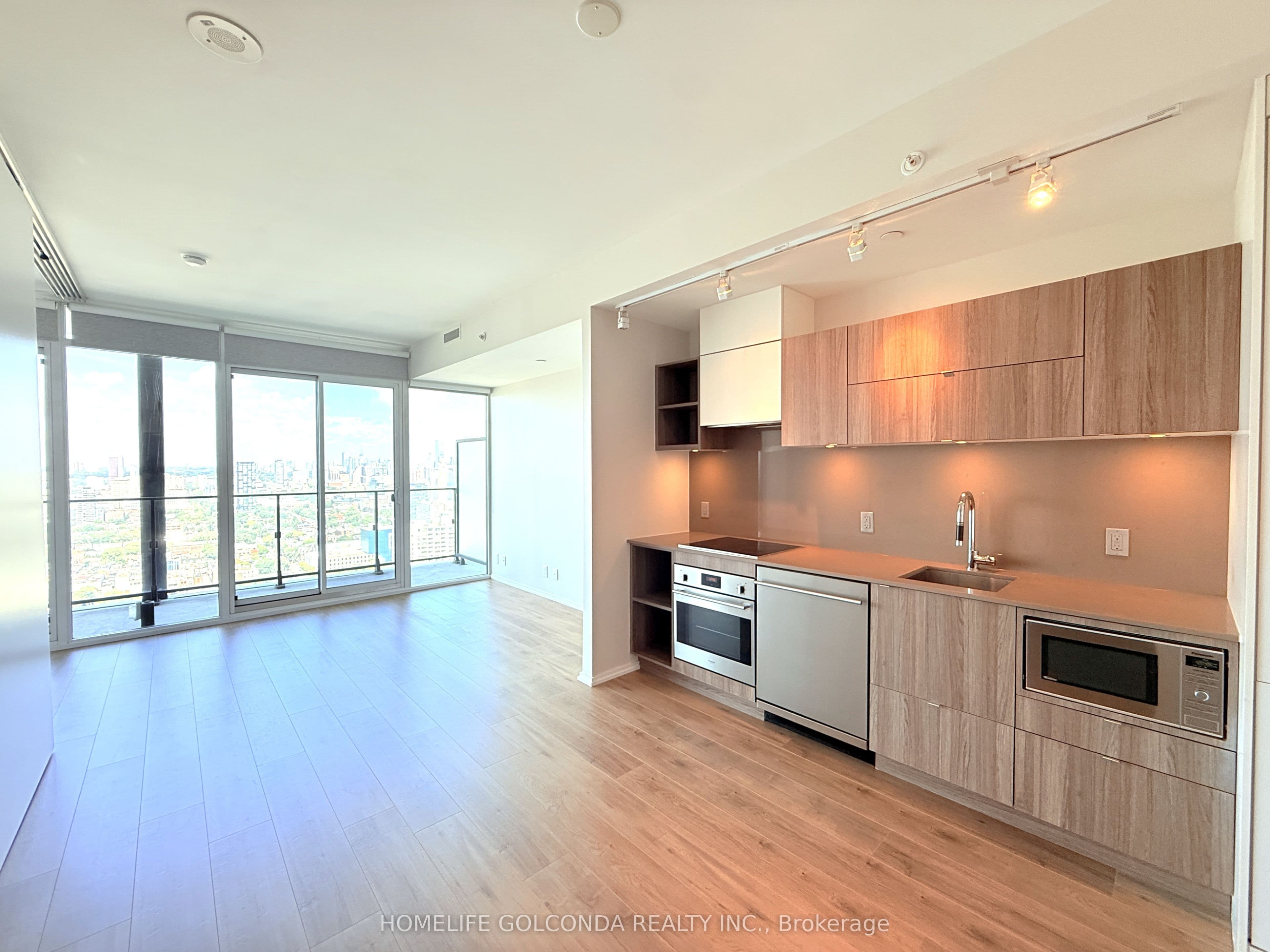 125 Peter Street 3307, Toronto, ON M5V 2H1