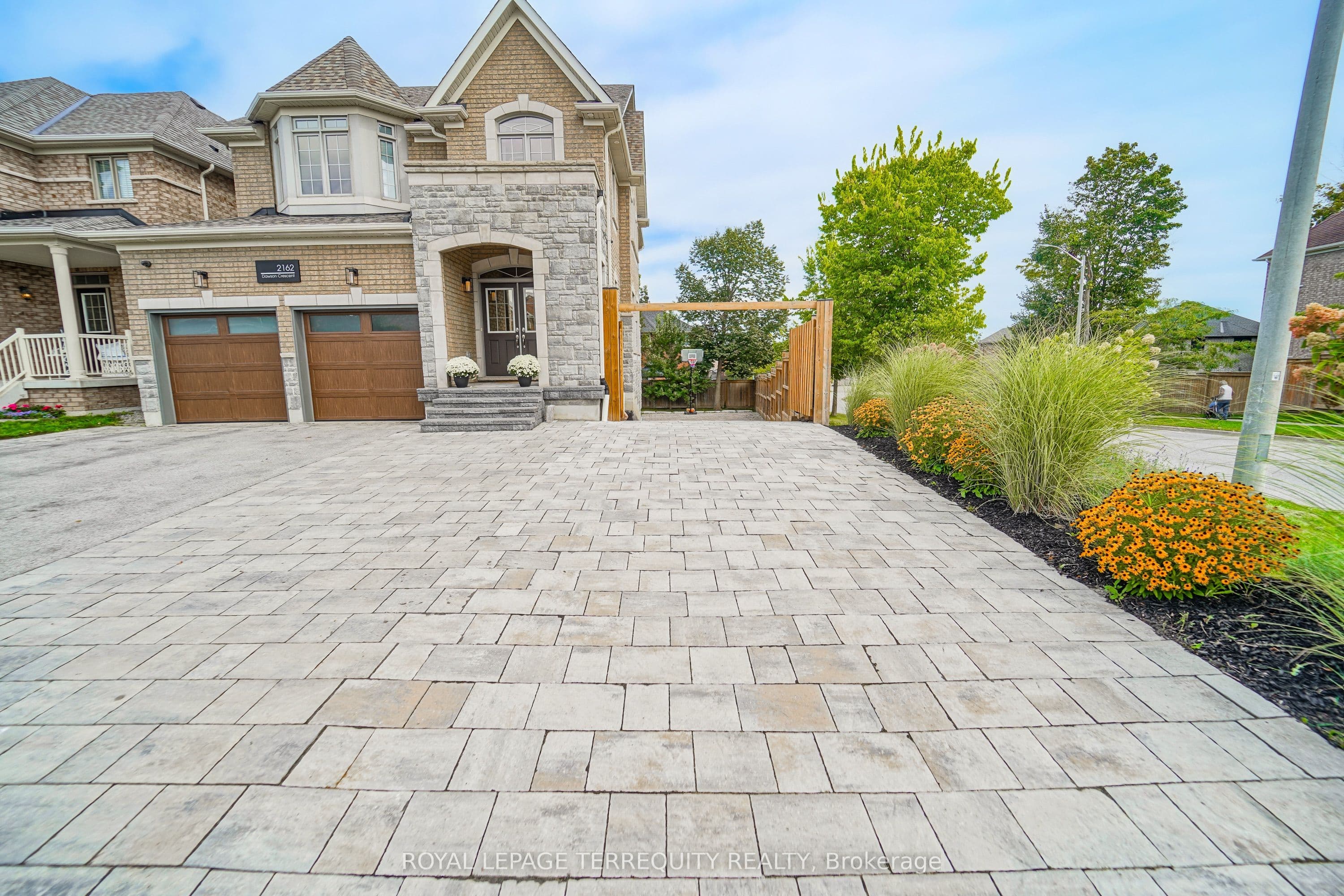 2162 Dawson Crescent, Innisfil, ON L9S 0G9