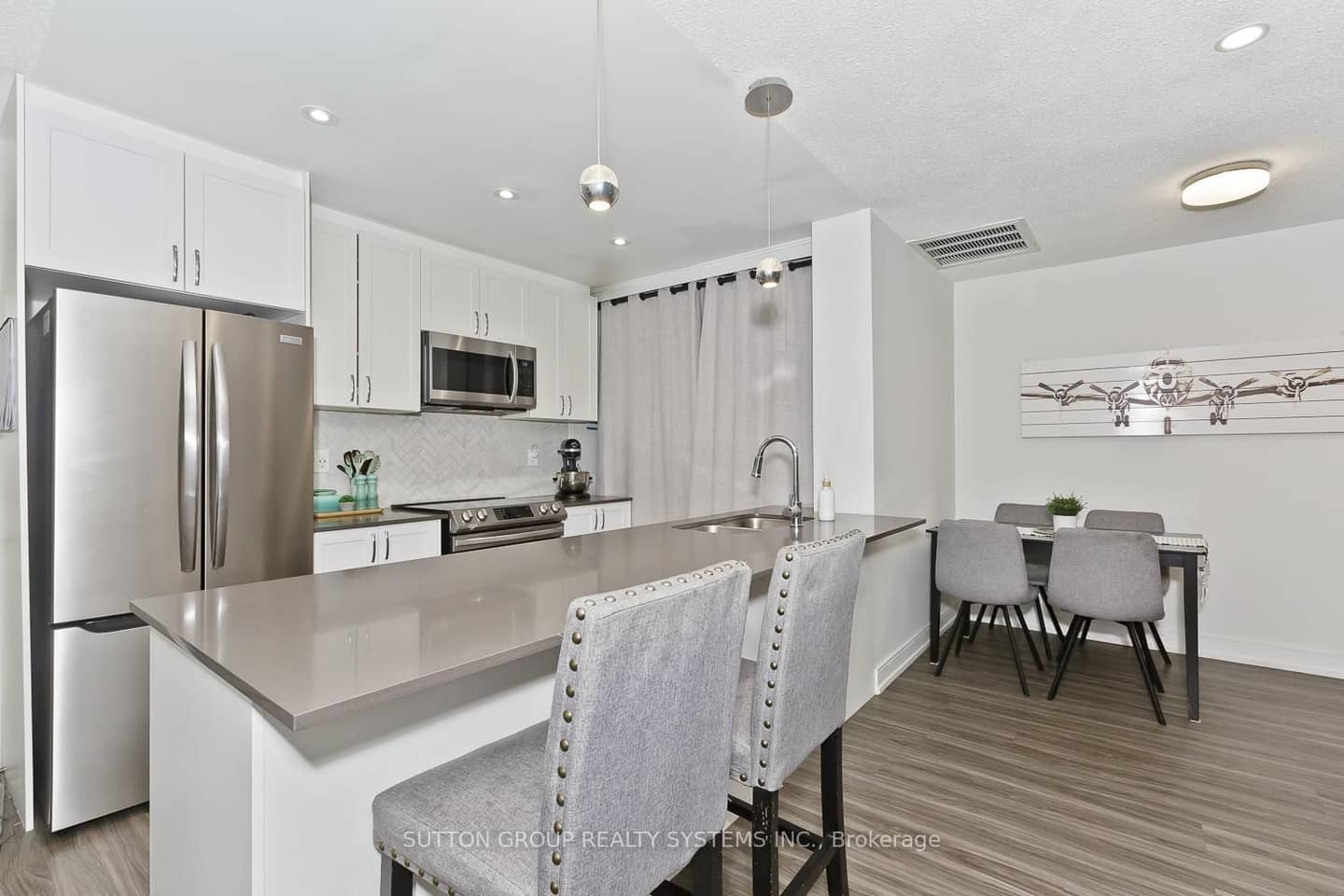 4198 Dundas Street W 311, Toronto, ON M8X 1Y6