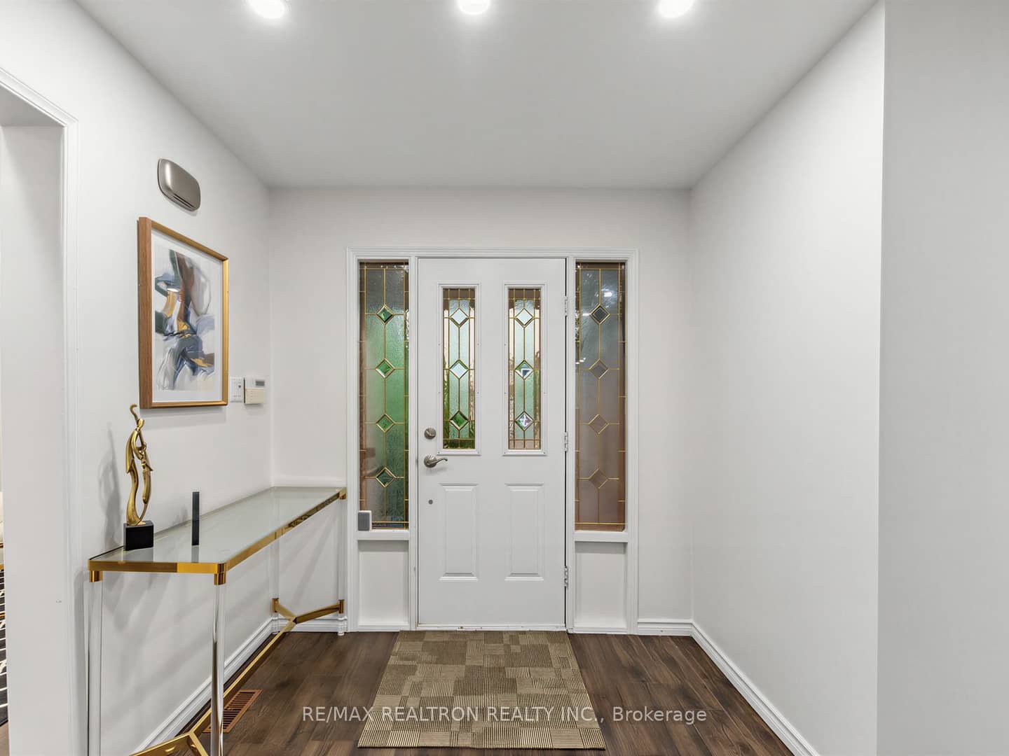 328 Salisbury Lane, Newmarket, ON L3Y 8A6