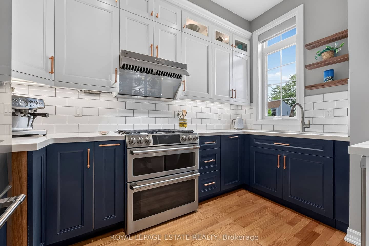 2112 Dundas Street E, Toronto, ON M4L 1N1