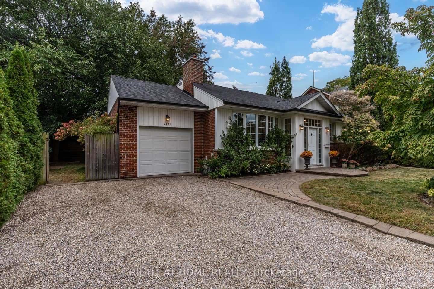 1627 Rometown Drive, Mississauga, ON L5E 2V4