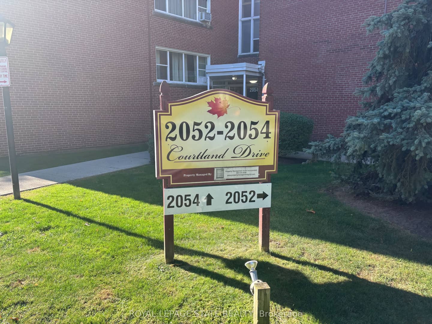 2054 Courtland Drive 404, Burlington, ON L7R 1R8