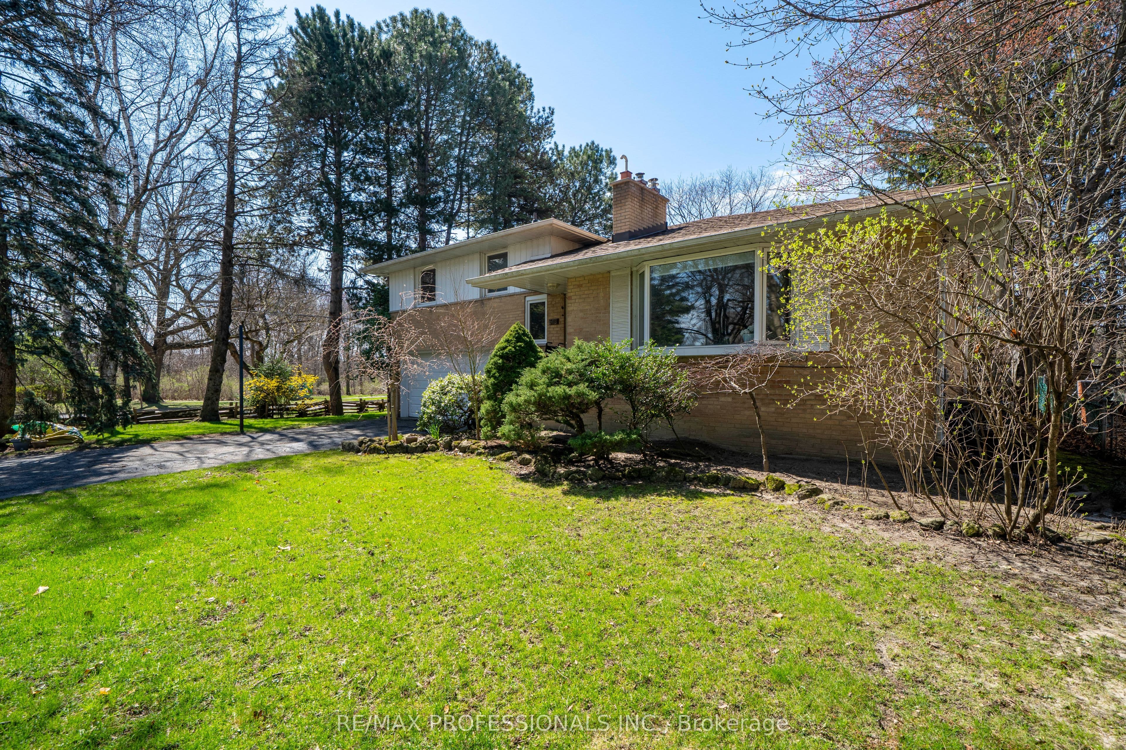 508 Vanessa Crescent, Mississauga, ON L5H 2N3