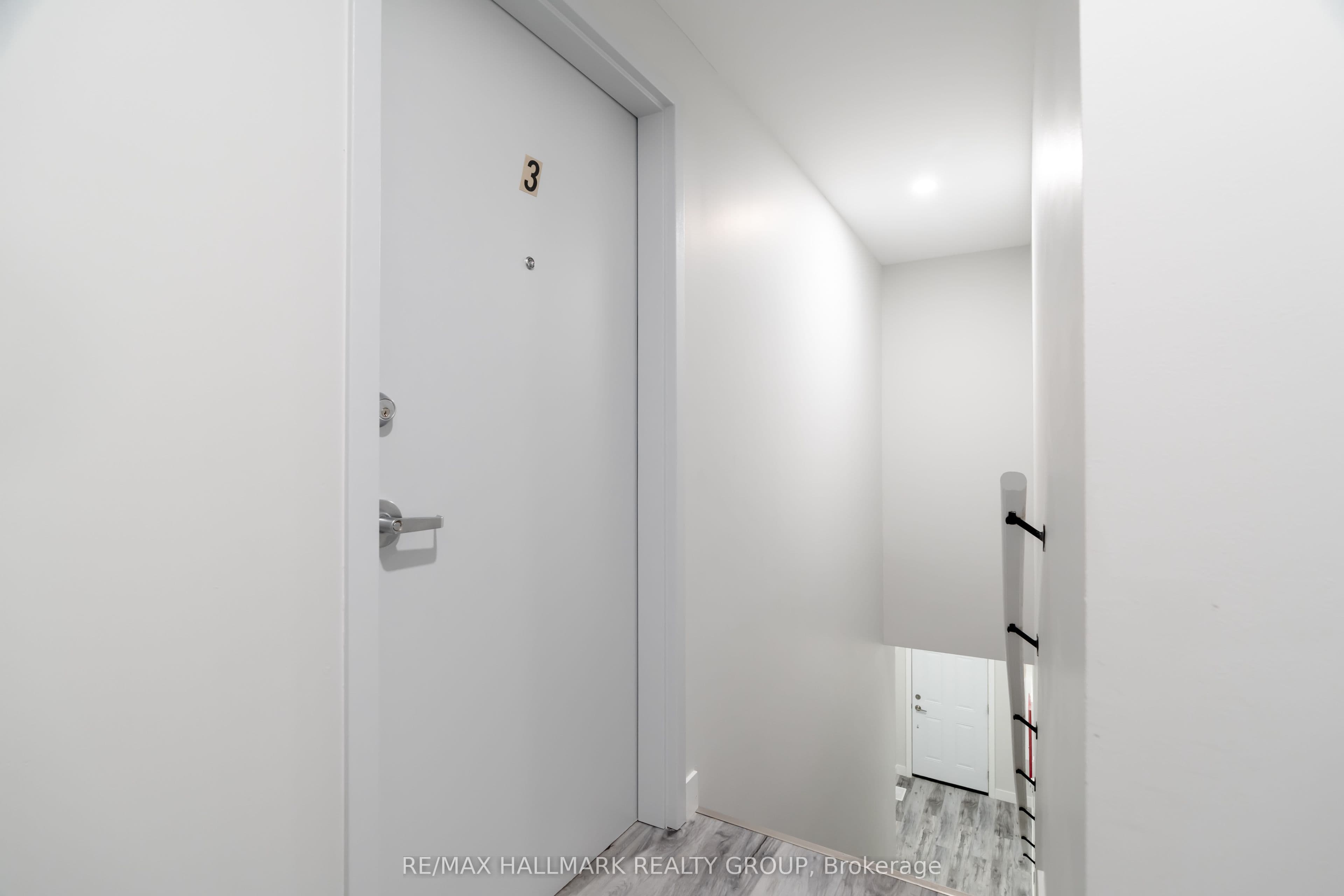 261 Somerset Street E 3, Ottawa Centre, ON K1N 6V5